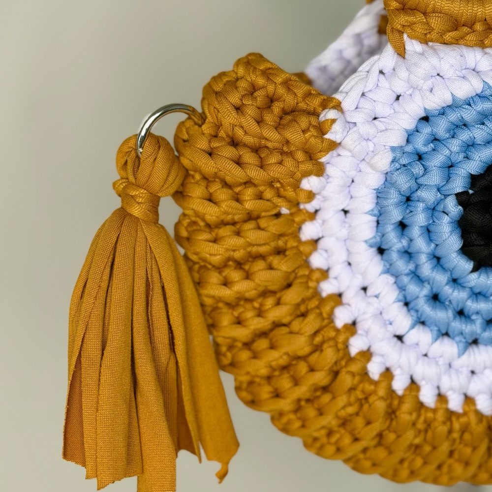 Handcrafted Crochet Bag with Tortoise Shell Handle - Picture 5 of 16